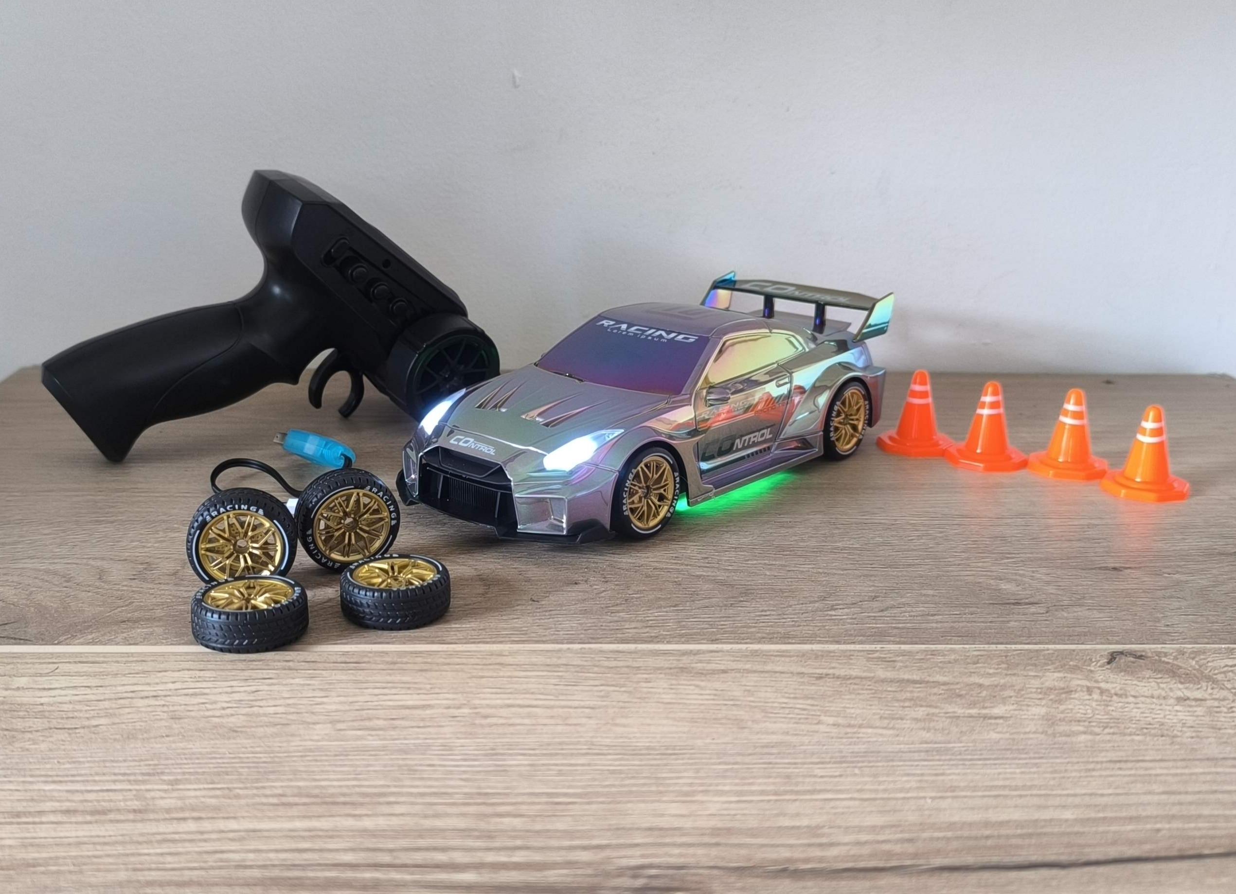🚗 Carro RC Nissan GTR Tornasol 1:24 LED