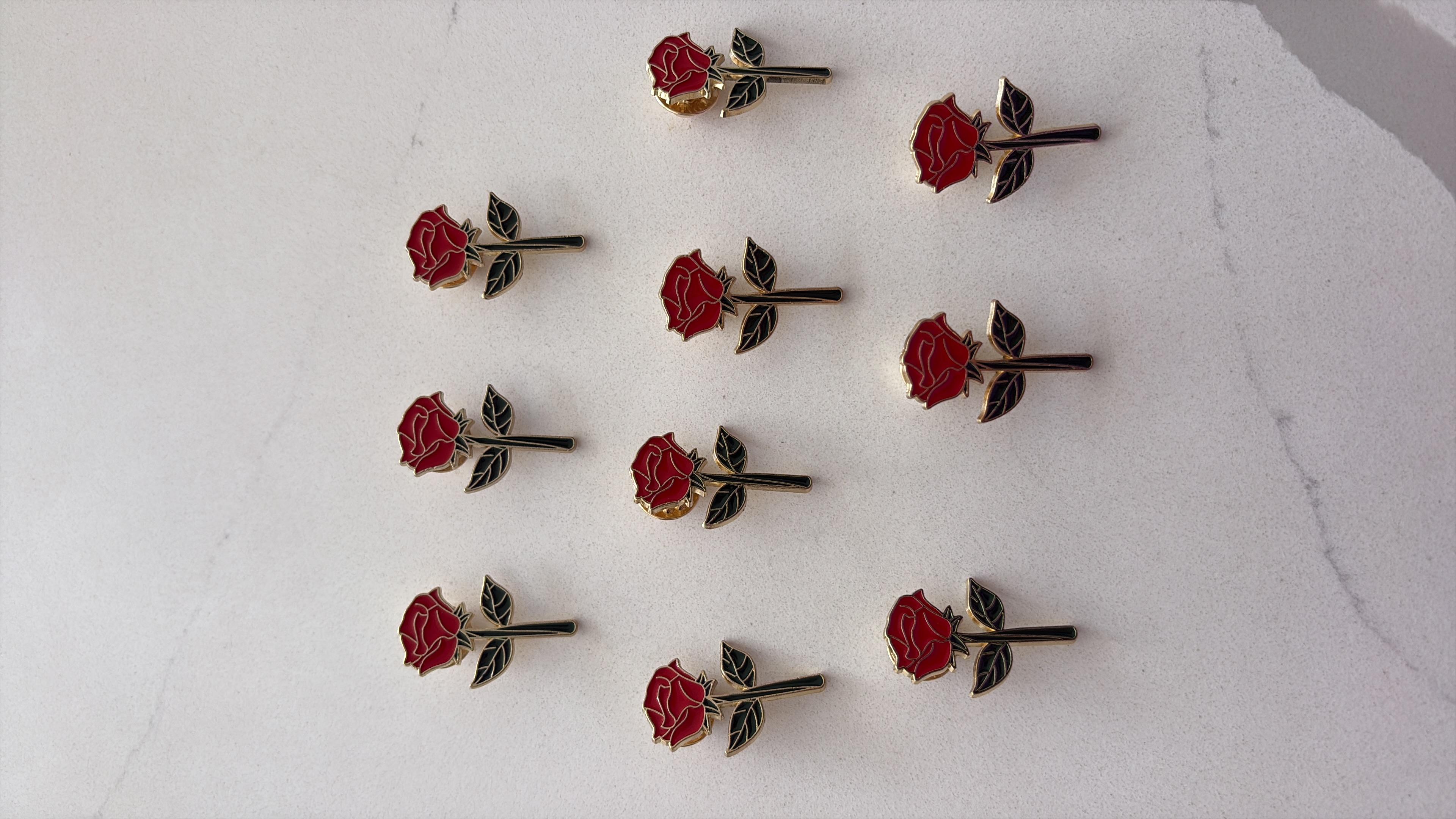 Pines y llaveros minimalistas