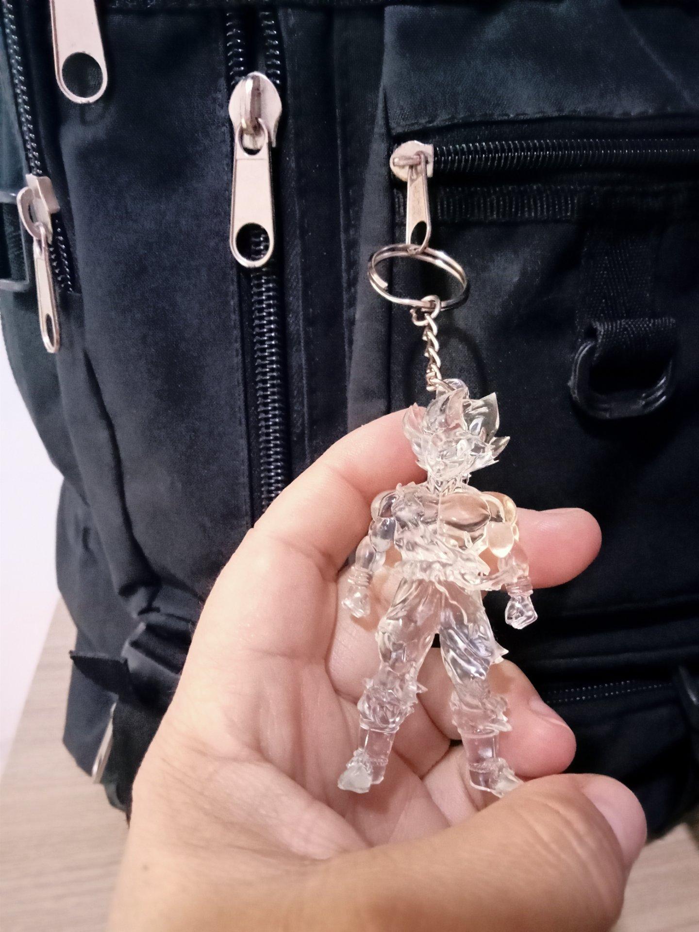 LLAVEROS "GOKU SAYAYIN" EN RESINA IMPRESIÓN 3D TRANSPARENTE