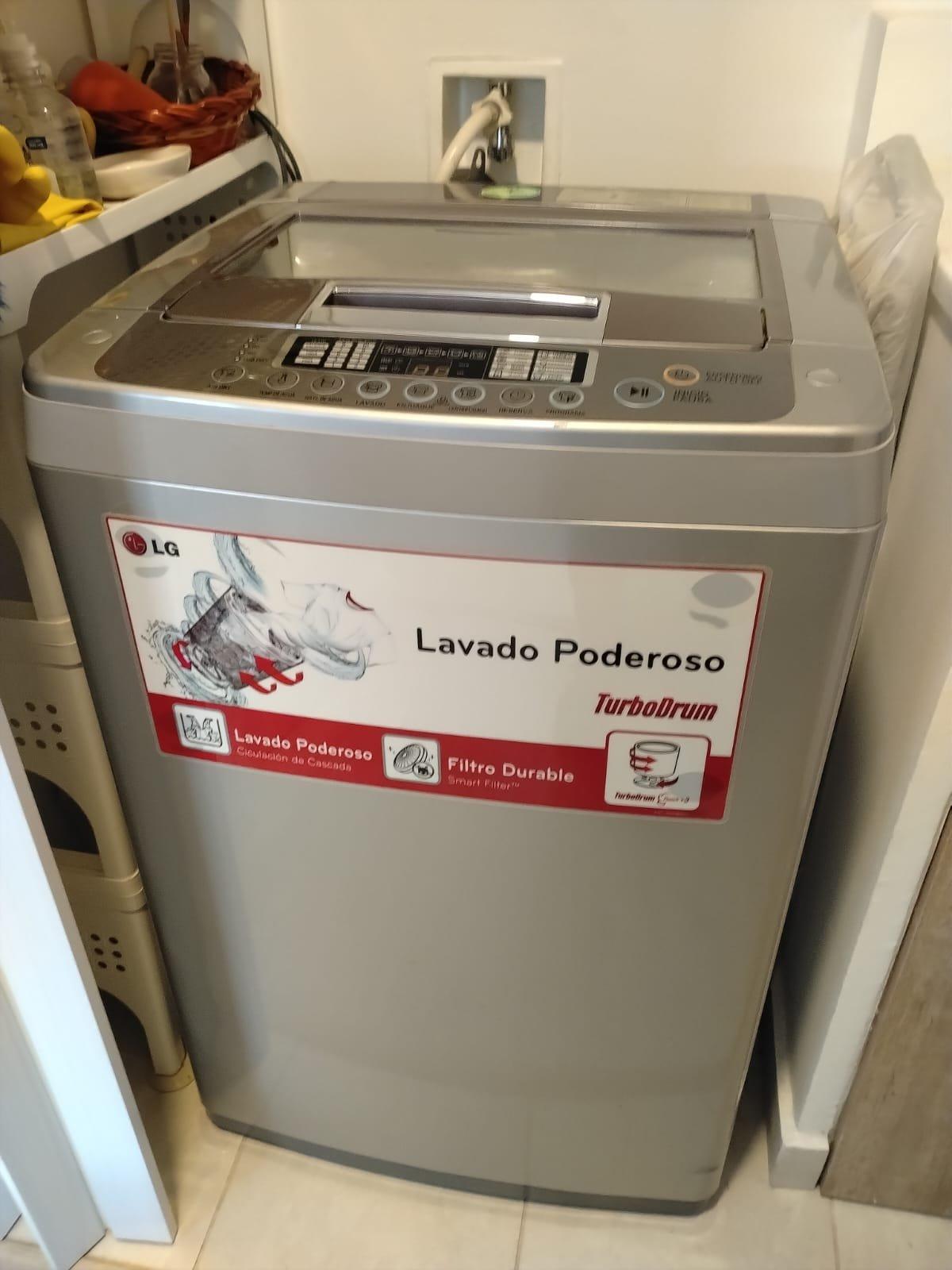 LAVADORA LG TURBODRUM 8,6 KG / 19 LB – CARGA SUPERIOR