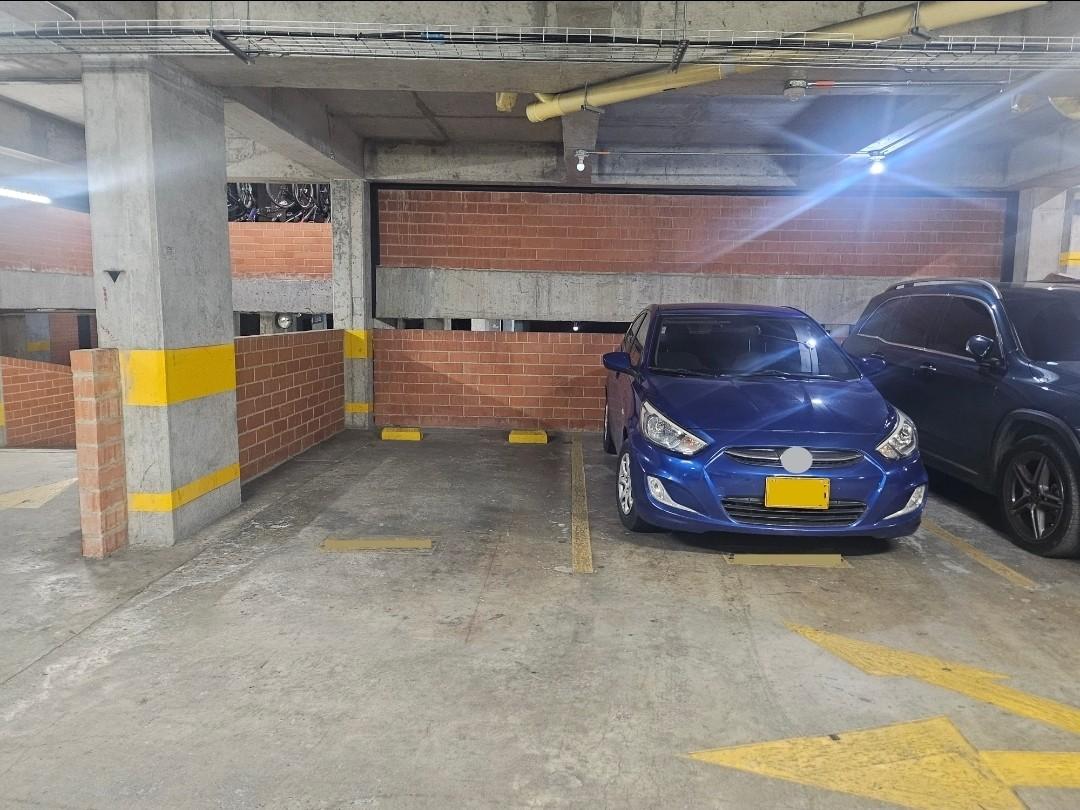 Arriendo parqueadero 7AV Torre 1