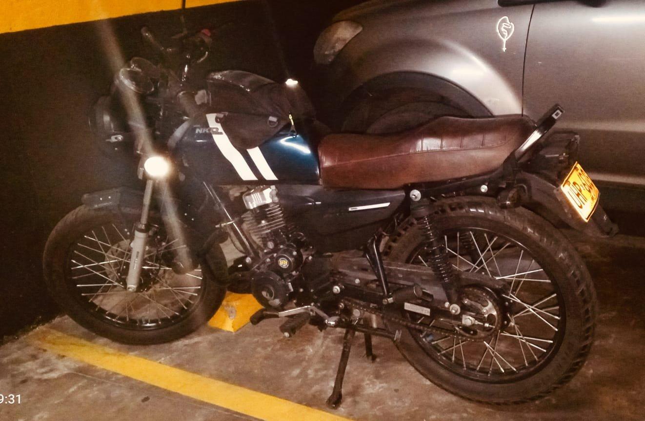 MOTO AKT NKD CLASICC