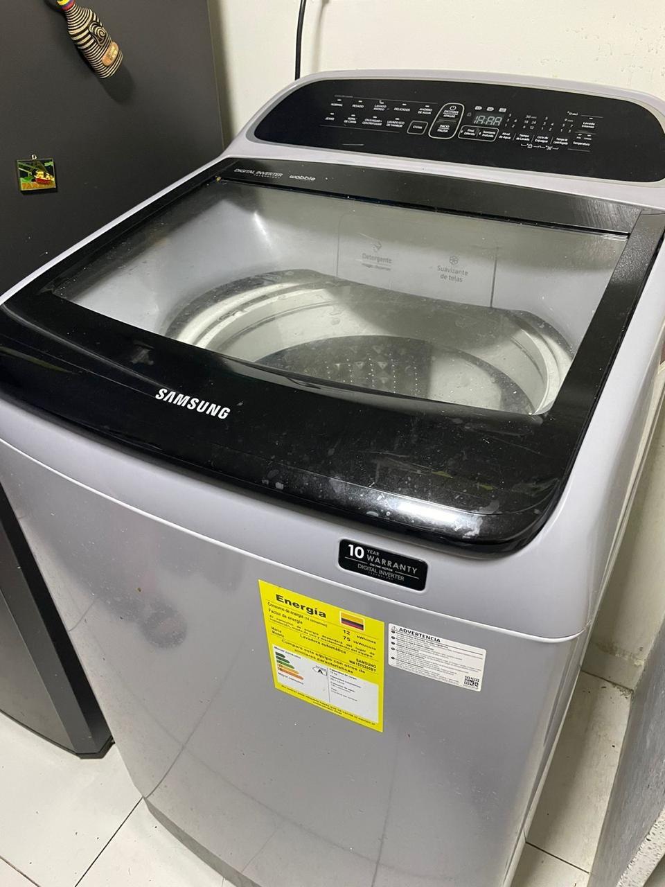 Vendo lavadora secadora samsung de 15 kg