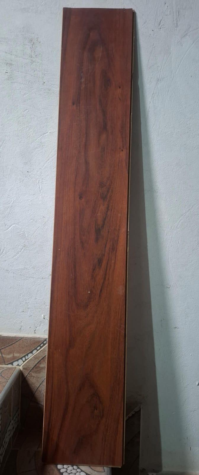 50 m2 de piso flotante laminado usado