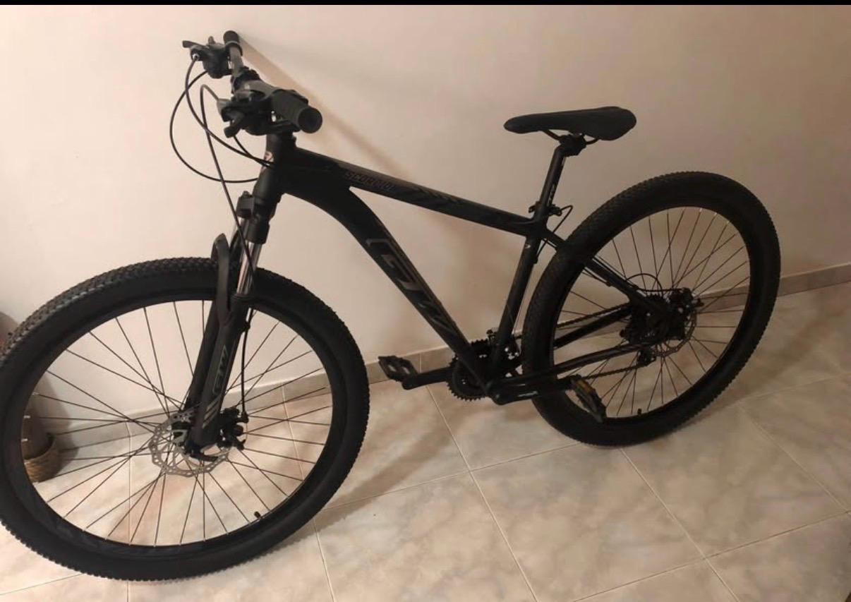 Bicicleta GW Scorpion Color negro gri GW scorpion