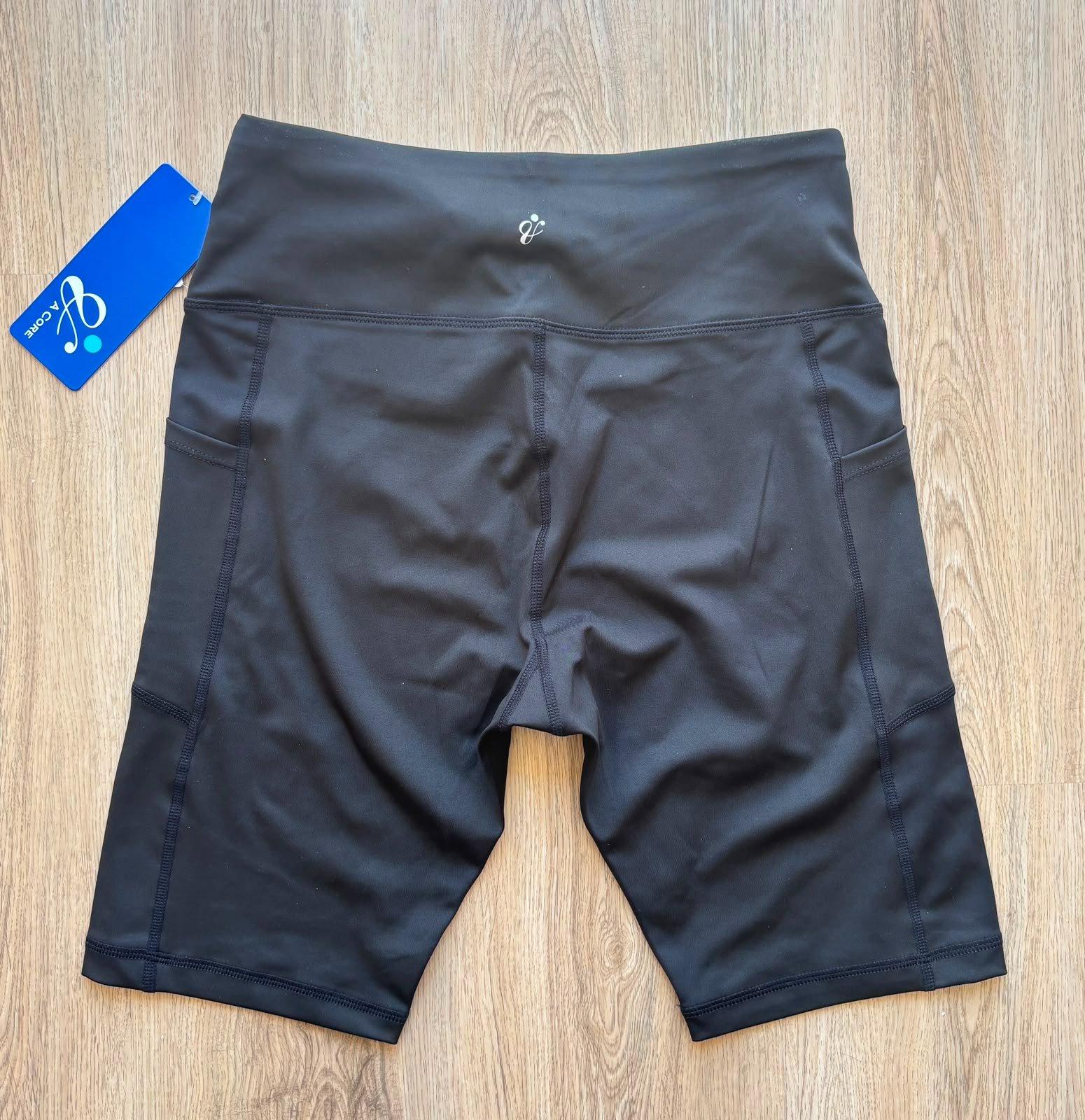 ¡Moda en Negro! 🖤 Short Talla L - M