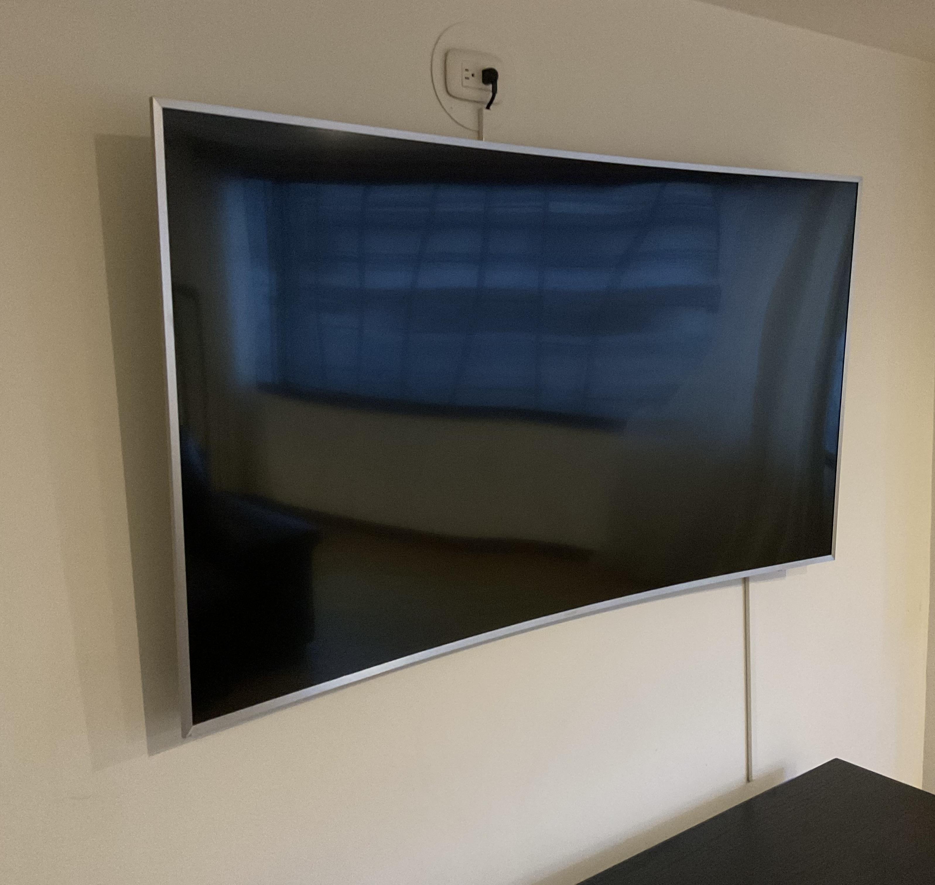 Vendo TV curvo SAMSUNG de 65" y soporte